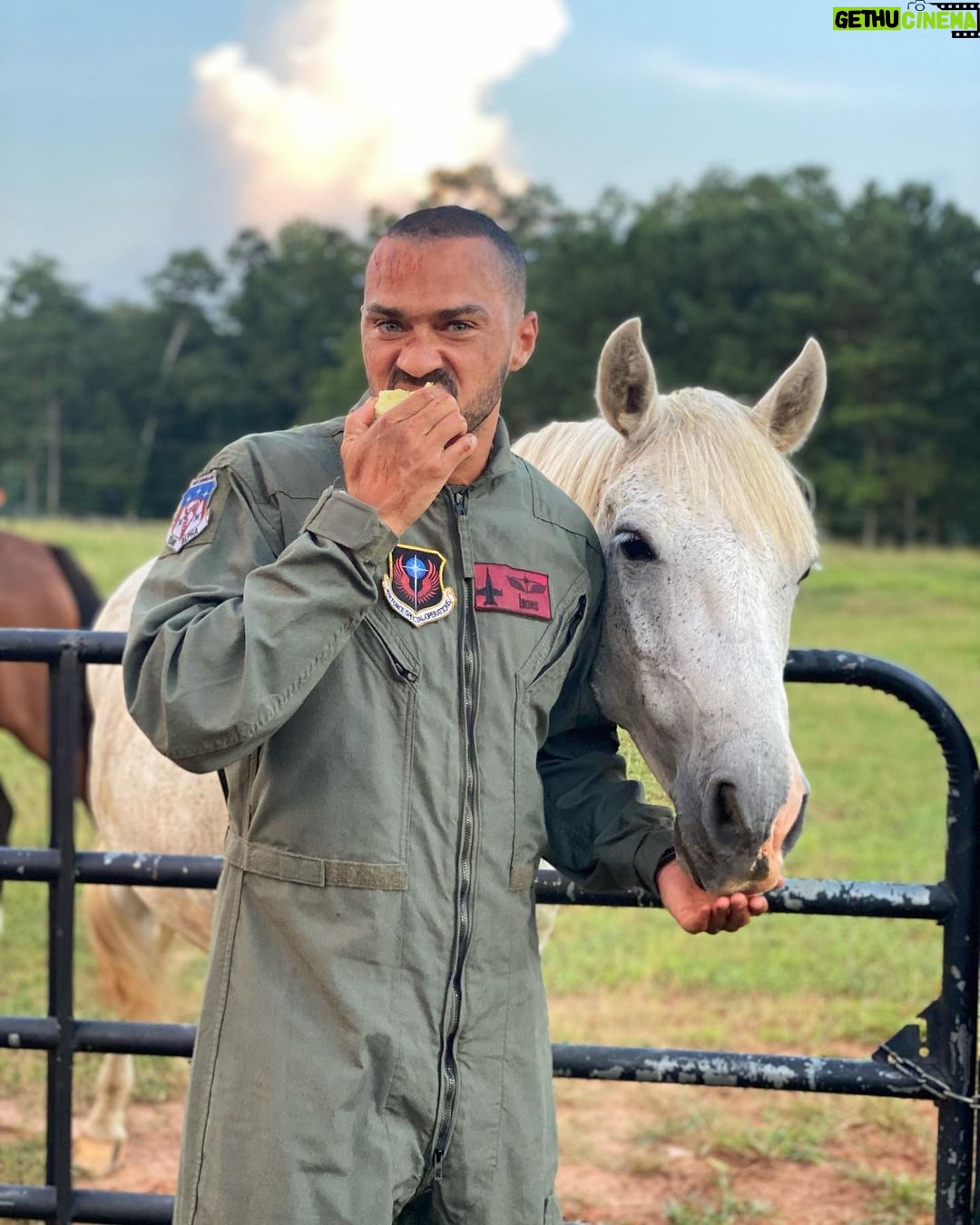Jesse Williams Instagram - 🛸SECRET HEADQUARTERS WEEKEND IS UPON US! Gather the fam, pull out the good TV and popcorn 🍿 and fire up the first of many viewings of our film on @ParamountPlus THIS FRIDAY AUG 12! 10 outta 10 kids give it 6 Stars! Continues that tradition of hilarious kids adventure movies we grew up on. Love and respect to the directors @hurricanejoost @relson__ and the one called @jerrybruckheimer 🪄LFG!