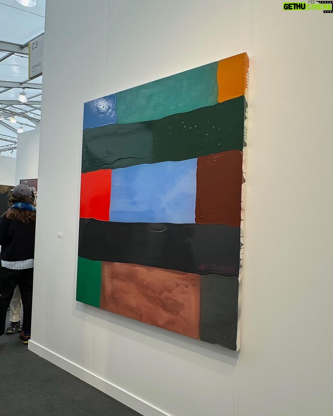 Jessica Alba Instagram - Such a dope day checking out all of the art at @friezeofficial π€ Frieze - the ultimate hub for modern and contemporary art lovers worldwide - started with its iconic magazine in 1991, sharing cutting-edge art and culture π¨ποΈπΌοΈ Fast forward to 2019, and Frieze hit LA with its first edition at Paramount Pictures Studios - this year, it was held at the Santa Monica Airport βοΈ Proud member of the Gallery Climate Coalition (GCC), Frieze is committed to a greener, more sustainable art world β»οΈ Make sure to check it out the next chance you get! #Frieze #FriezeWeek #FriezeLosAngeles