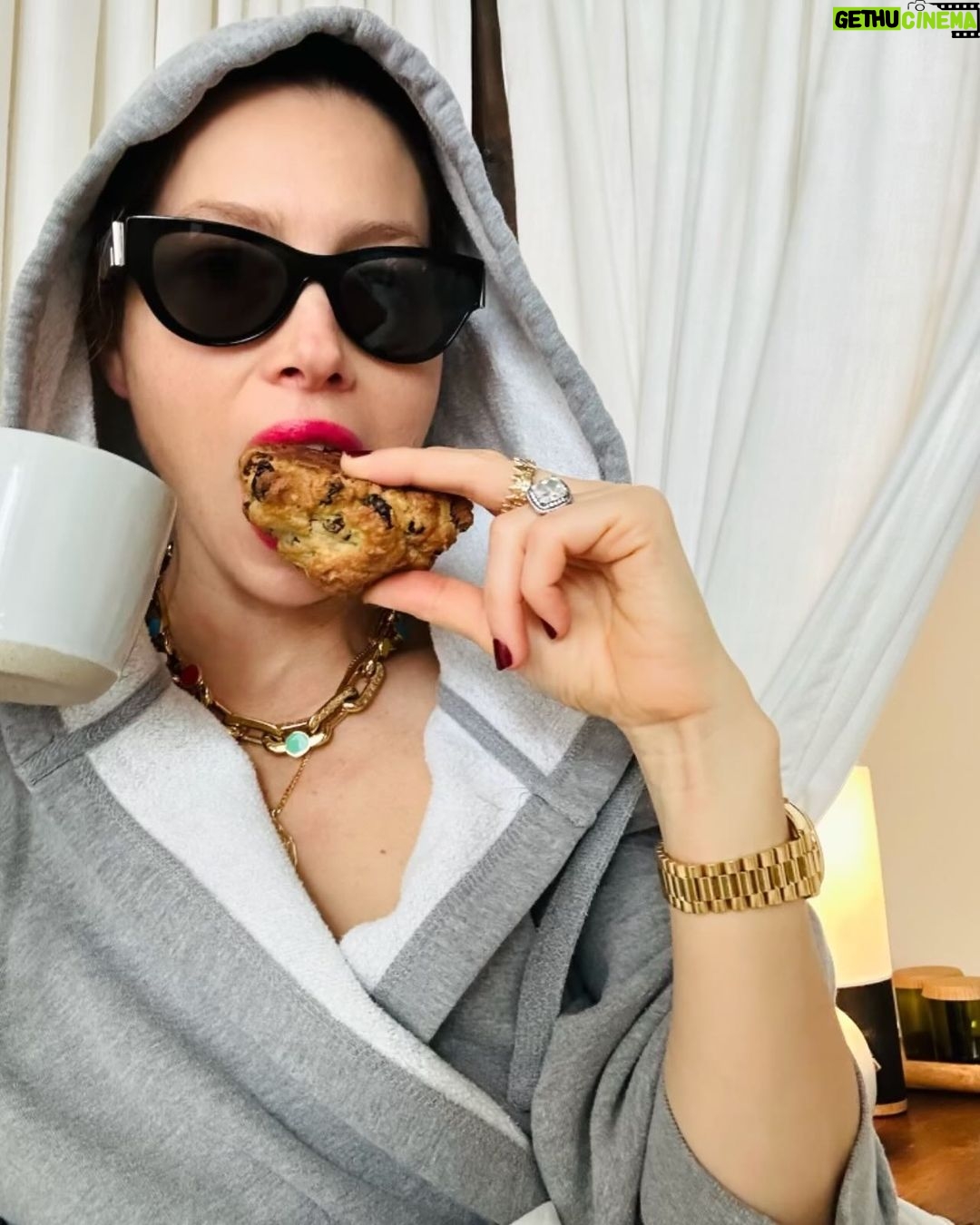 Jessica Biel Instagram - Mob Boss Morning ☕️🍪