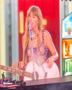 Jessica Chastain Instagram - Spamming u w really good @taylorswift Eras Tour content 🥰 thank you for organizing it @chapulo7