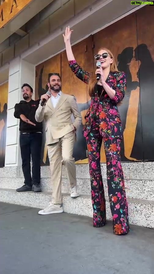 Jessica Chastain Instagram - Thank you @lin_manuel for having @arianmoayed & I host today’s Ham4Ham !!! We had the best time! @beltingbons, the cast of @akimbomusical, @phillipasoo, the cast of @camelotbway killed it! Support live theatre & these incredible artists❣️