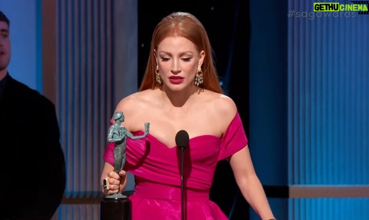 Jessica Chastain Instagram - The shock of last night really swept me off my feet! 😅 To my fellow SAG members, THANK YOU. It means so much to be recognized by you. I am honored to be able to bring the story of #GeorgeAndTammy to you. I loved playing Tammy Wynette. Thank you @georgettejoneslennon for trusting me with your mom’s story, @abesylviamightyreal for crafting it into our beautiful 6 episodes, the GOAT #michaelshannon, & the village at @showtime. I’m back in NY and still over the moon 😘