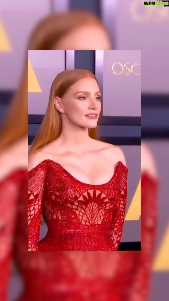 Jessica Chastain Instagram - I’ve had my eye on this @zuhairmuradofficial for quite some time ♥️ Thank you for letting me wear this beautiful piece