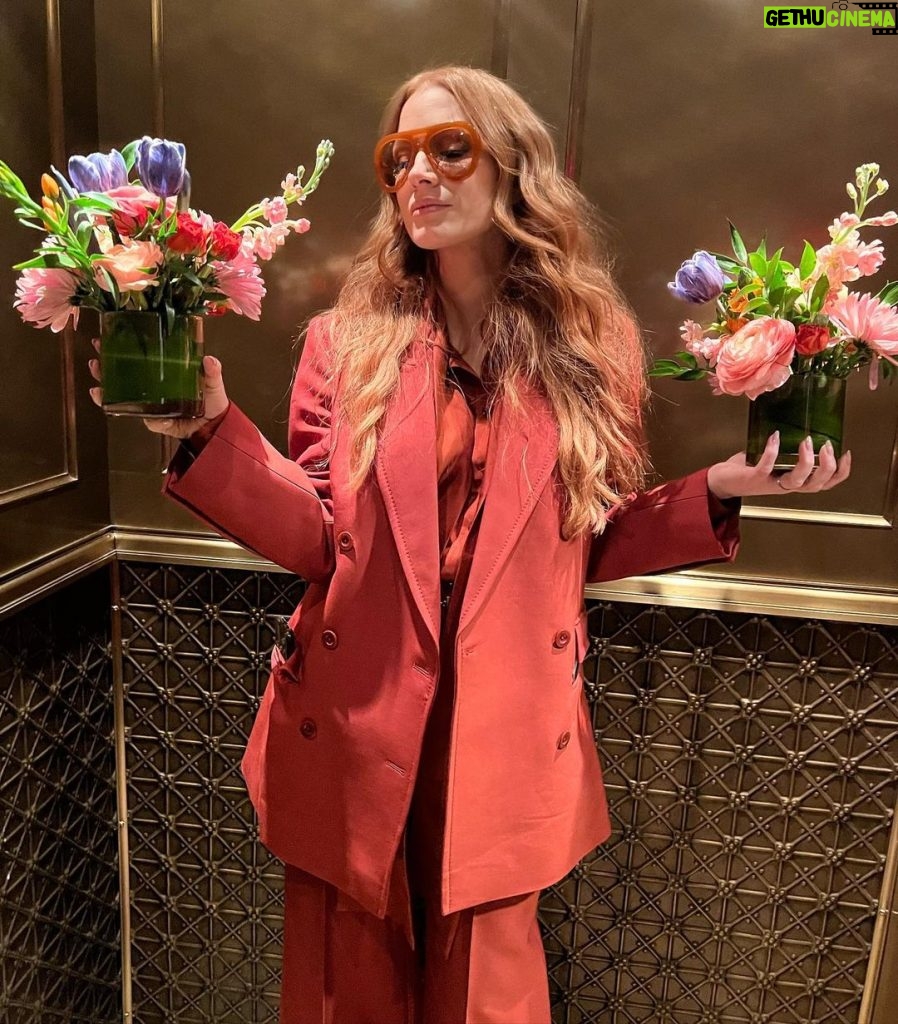 Jessica Chastain Instagram - Now delivering your Valentine’s Day floral arrangements