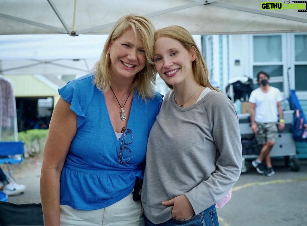 Jessica Chastain Instagram - I get to share this brave woman’s story with you: Amy Loughren, a nurse who put herself at risk to end dozens of murders. Watch the story of the most prolific serial killer in American History, #TheGoodNurse in theaters now and on @netflixfilm this Wednesday, Oct 26th