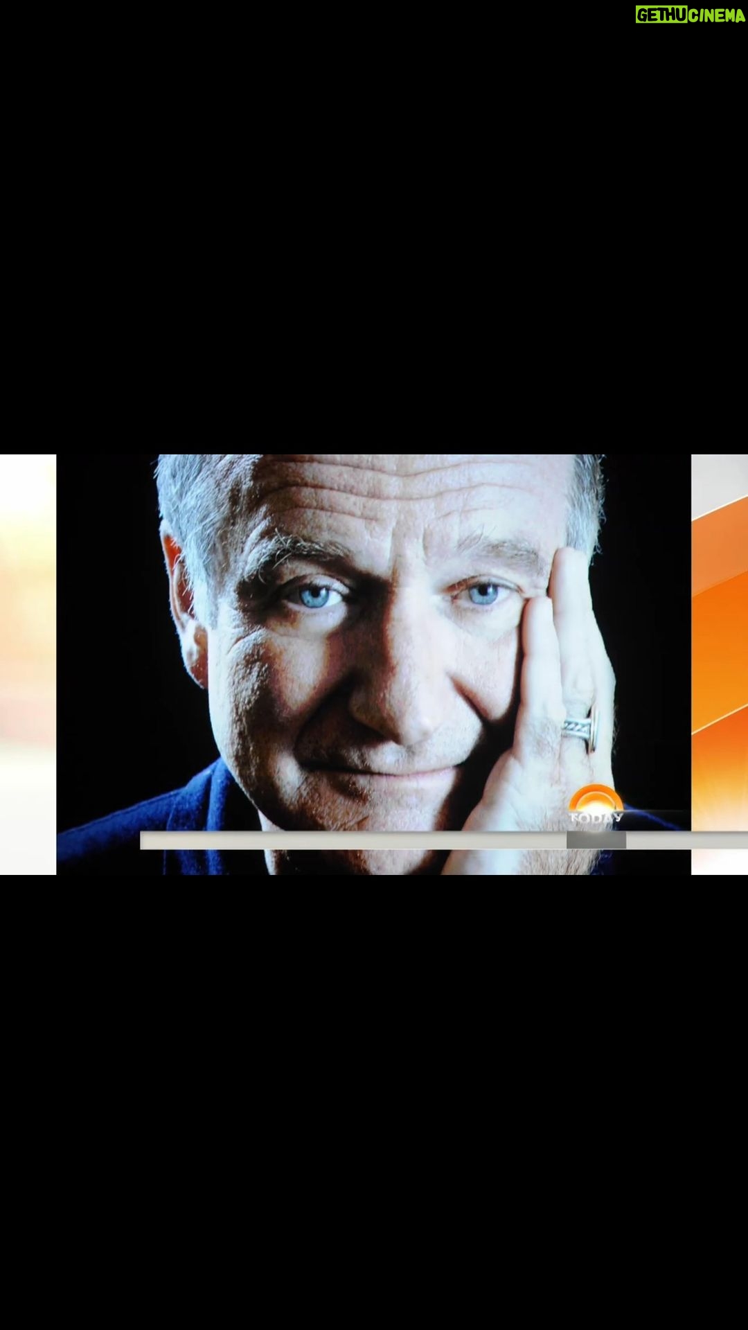 Jessica Chastain Instagram - #RobinWilliams was a prince among men. I owe so much to this kind hearted giant. Thinking of him and his generosity today.