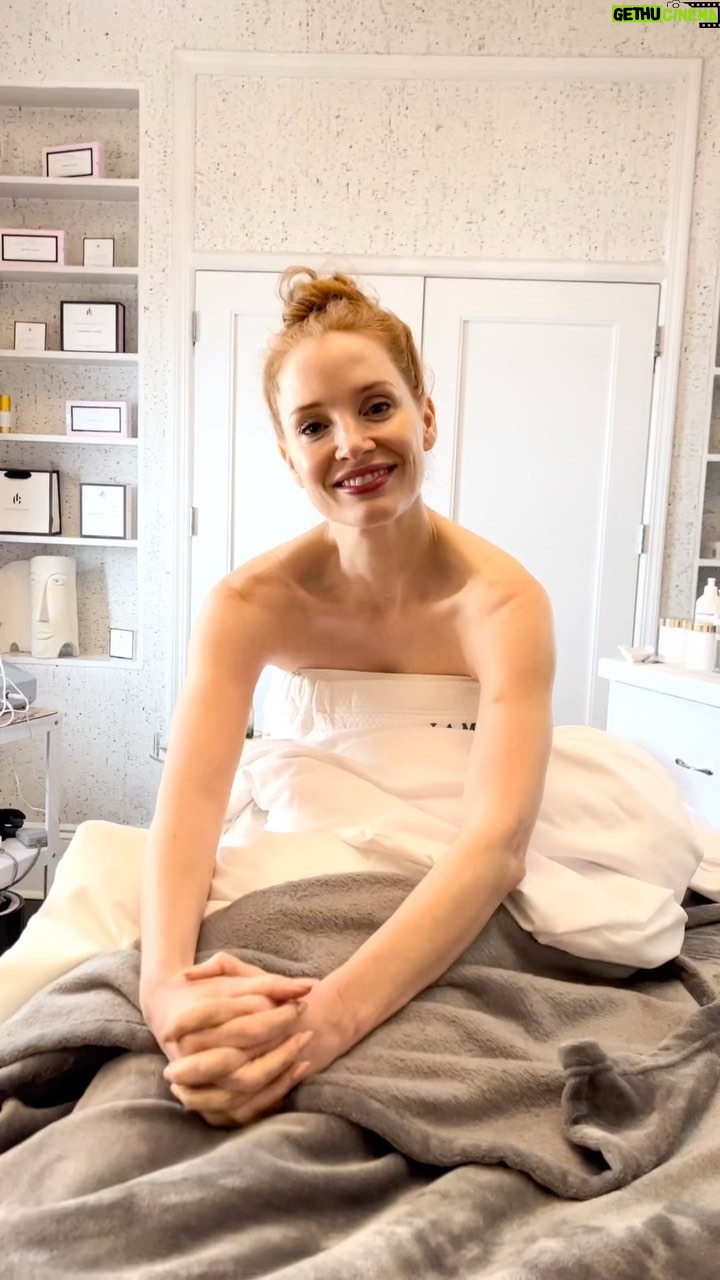 Jessica Chastain Instagram - The snoring just adds to the ASMR... thanks for a day of @lamer & R&R, @georgialouisesk #LaMerPartner