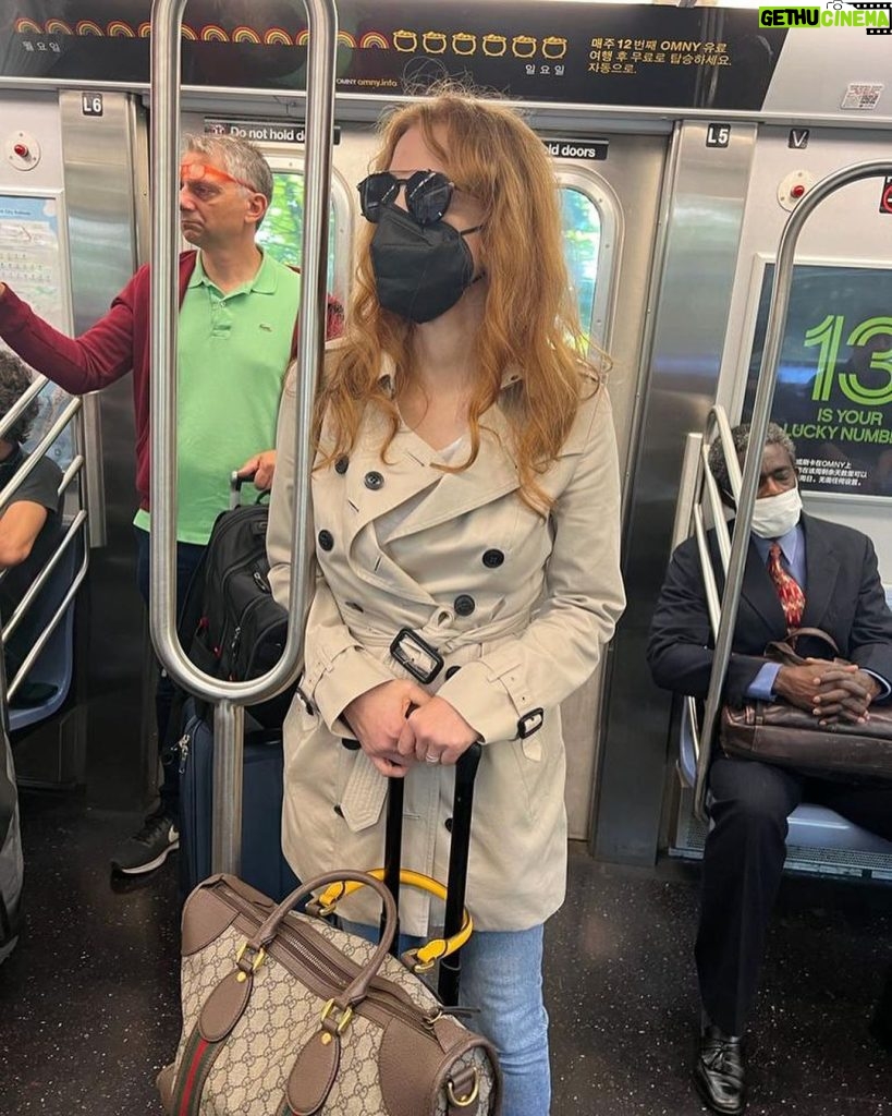 Jessica Chastain Instagram - NYC traffic won’t stop me from making it to @gucci Milan. Shout out NYC MTA 🚊