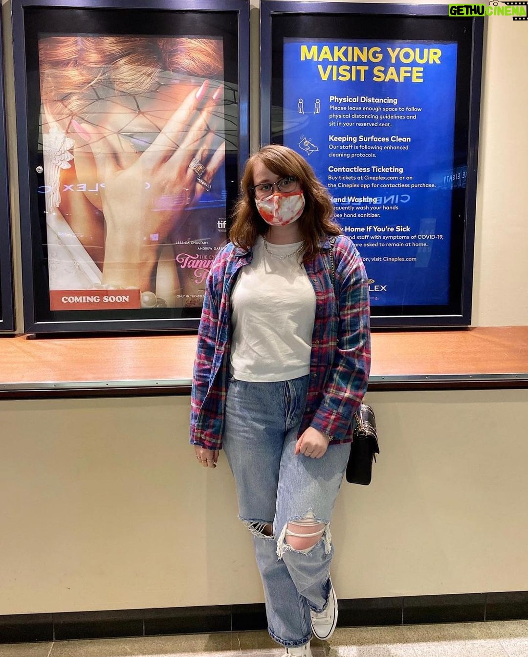Jessica Chastain Instagram - Has it really been a year already since #TheEyesOfTammyFaye came to theaters? I miss goin’ full disco Jesus with all of you 🕺🏻