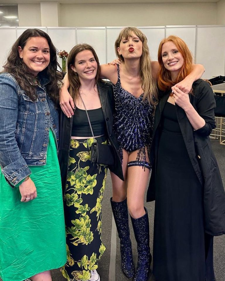 Jessica Chastain Instagram - Spamming u w really good @taylorswift Eras Tour content 🥰 thank you for organizing it @chapulo7