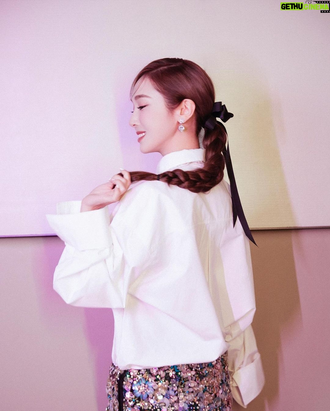 Jessica Jung Instagram - Twirling into the new year…✨💫💖 #bye2023 #hello2024