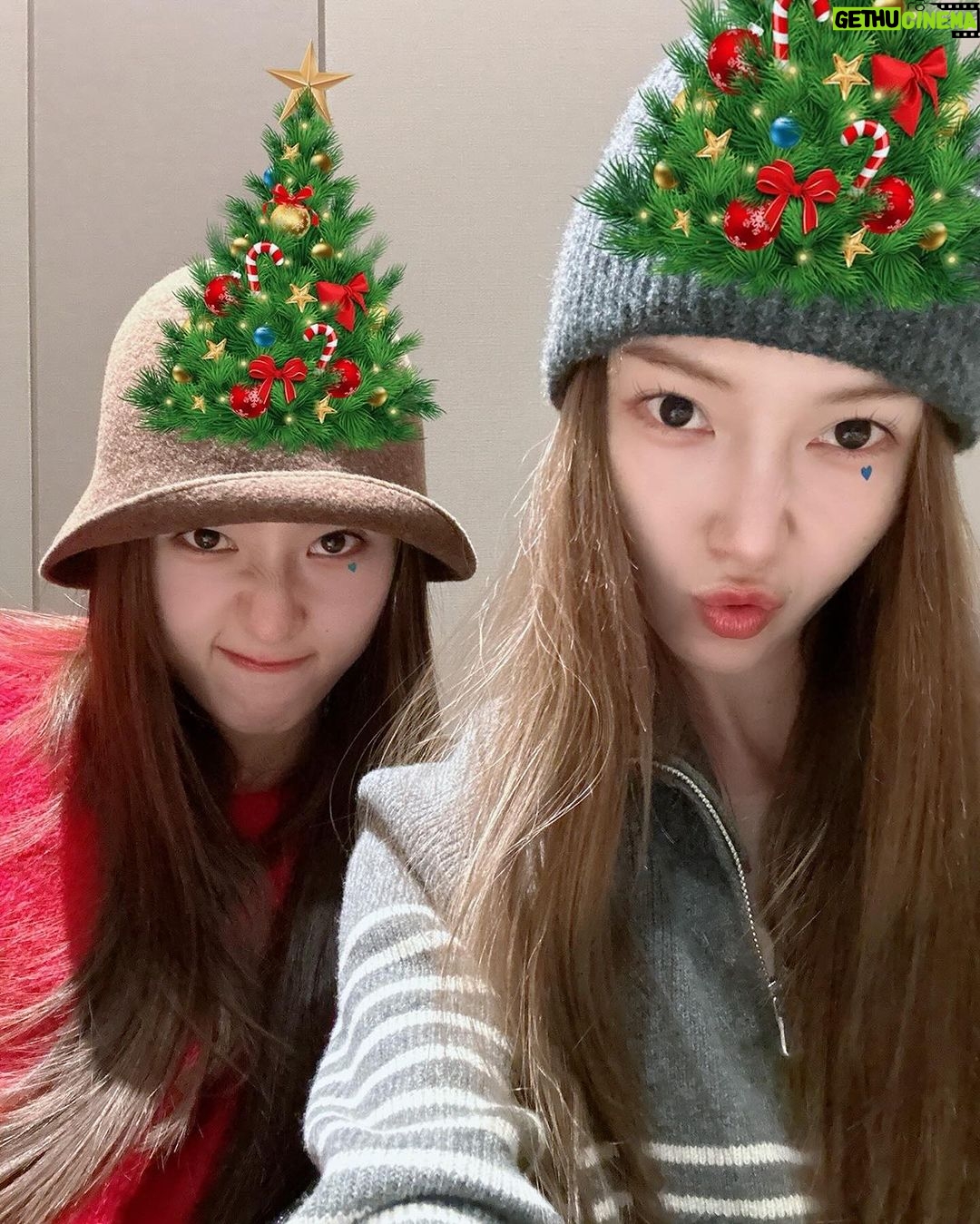 Jessica Jung Instagram - 2023 Christmas photo dump🎄🎅🏻♥️✨