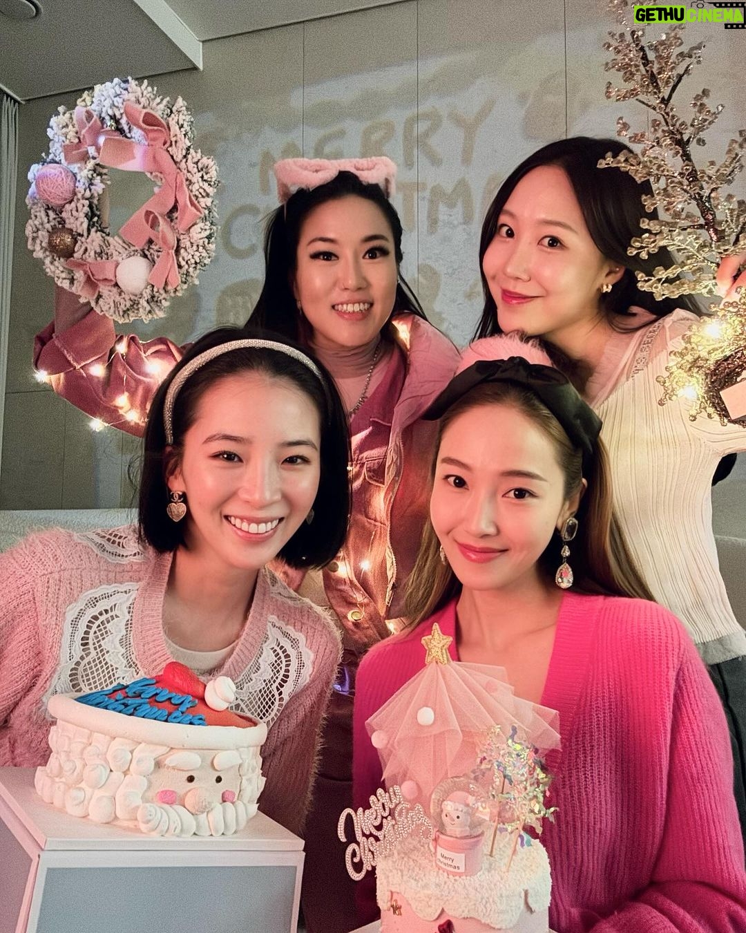 Jessica Jung Instagram - Merry Pinkmasπππππ