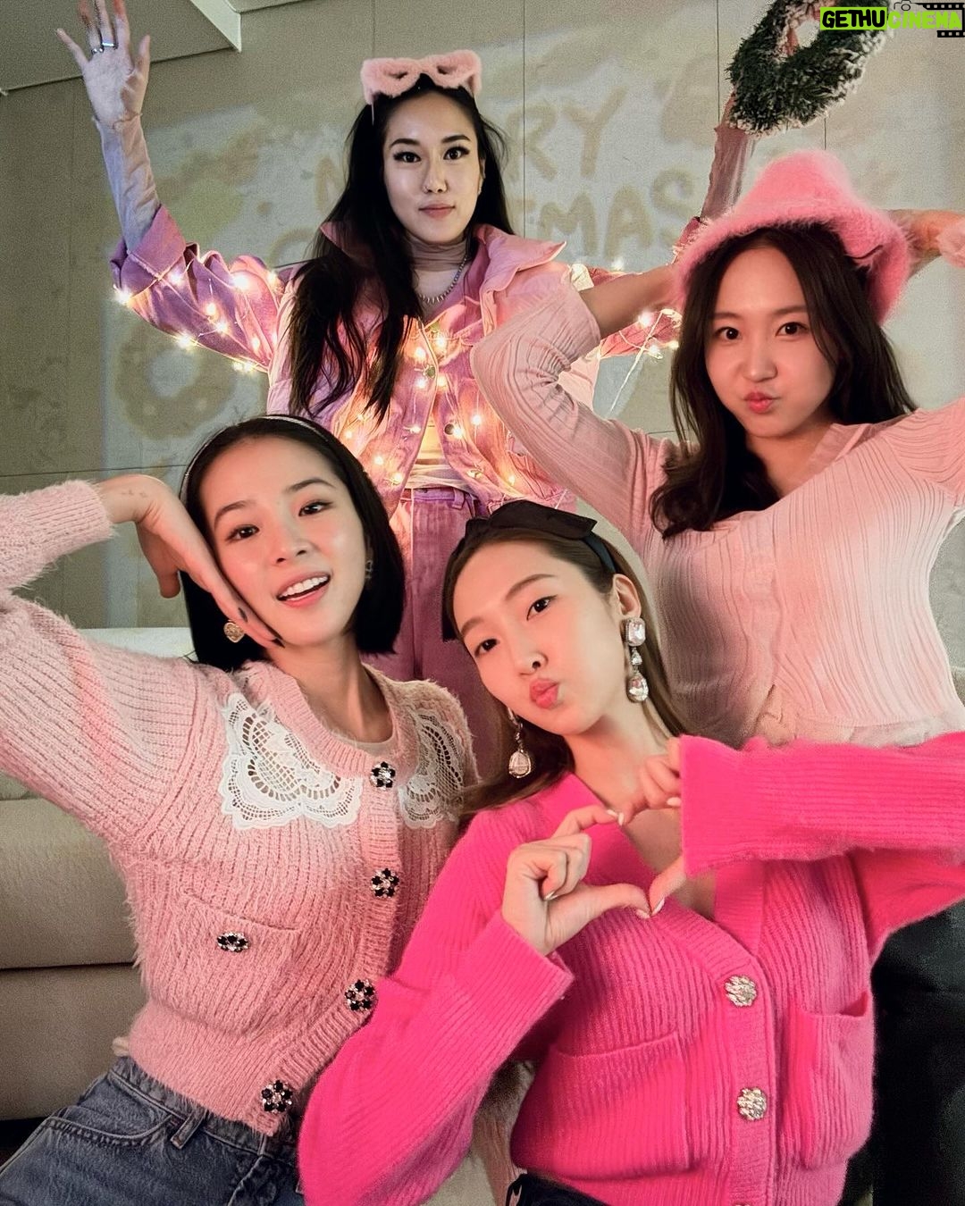 Jessica Jung Instagram - Merry Pinkmasπππππ