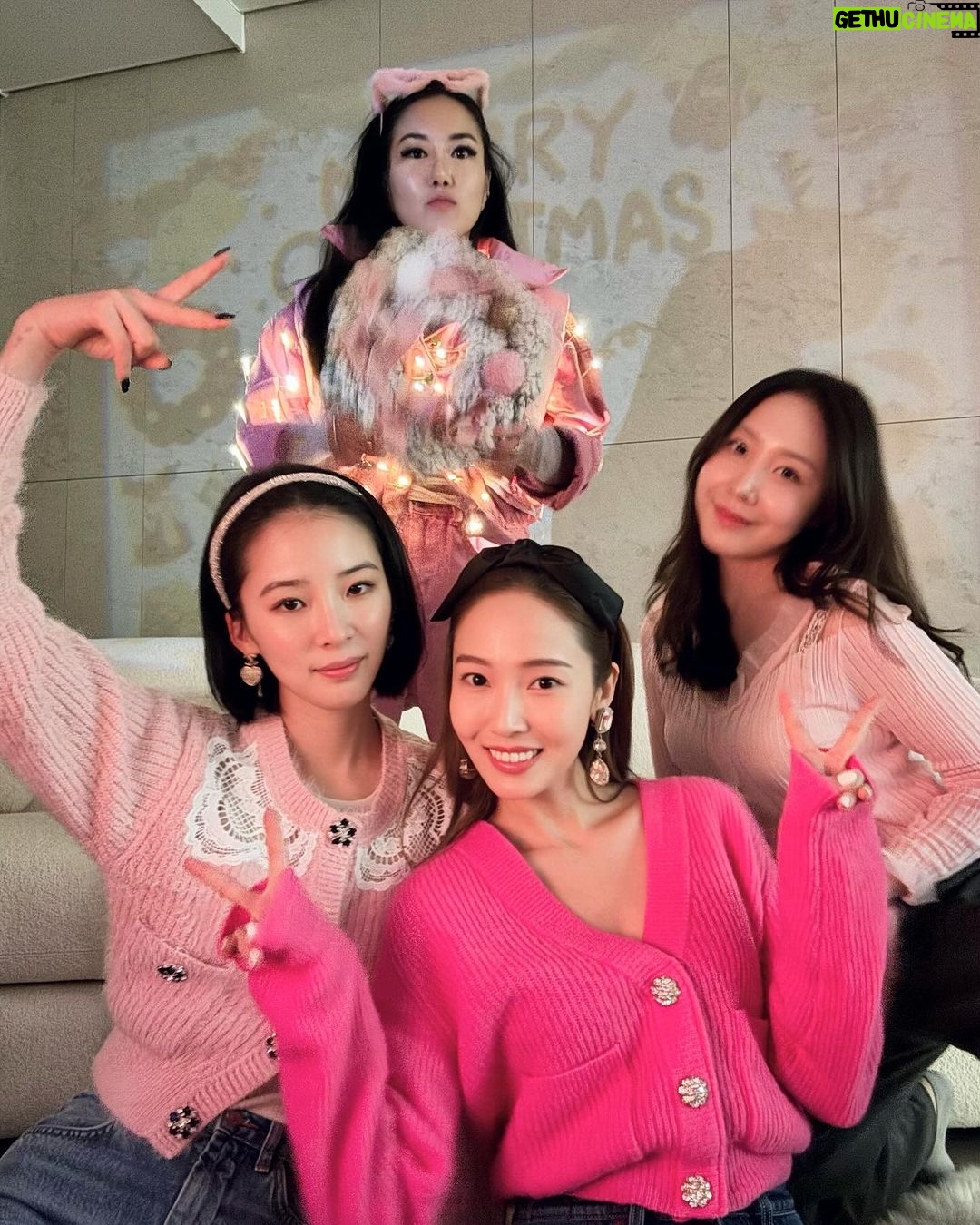 Jessica Jung Instagram - Merry Pinkmasπππππ