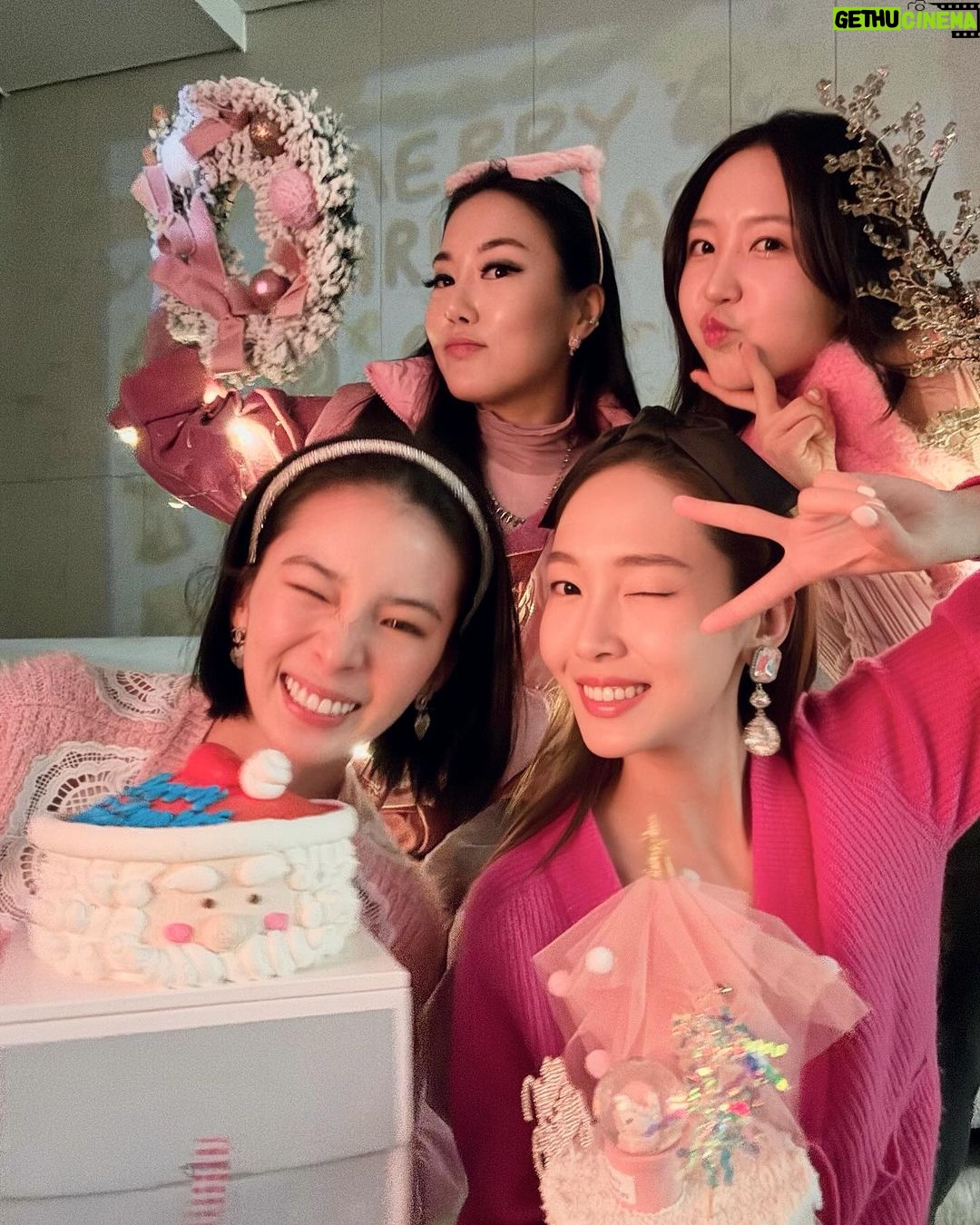 Jessica Jung Instagram - Merry Pinkmasπππππ