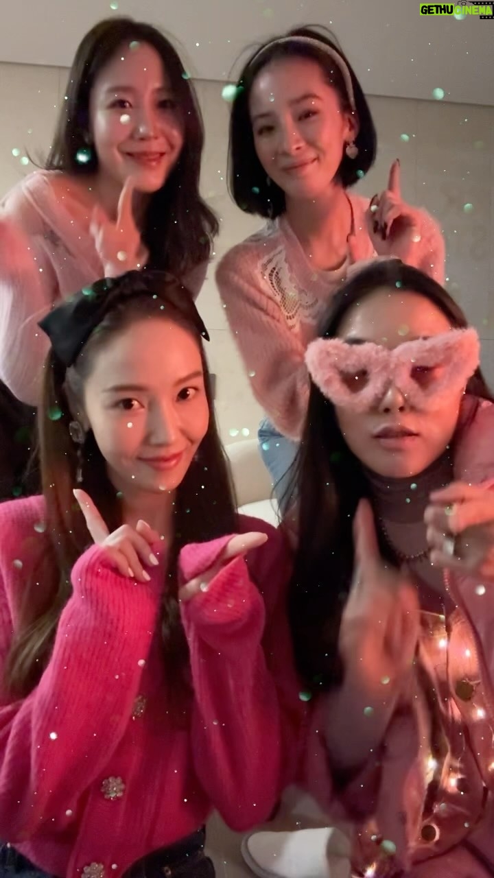 Jessica Jung Instagram - Have a holly jolly Christmas🎄❄️⛄️💖✨