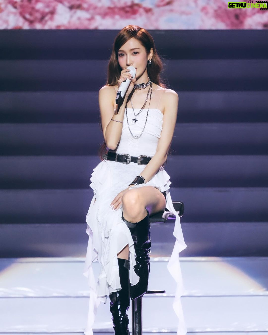 Jessica Jung Instagram - First stop of #DiamondDreams tour was epic💎✨Thank you Macau💋Next up, Singapore!🩵 #jessicadiamonddreams Macau, China