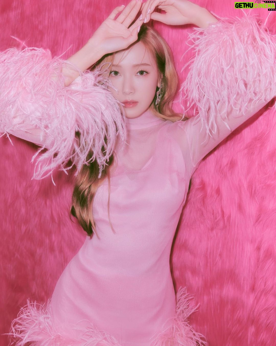 Jessica Jung - 297.3K Likes - • Beep Beep • 🎀 2023.11.22 12PM KST
#jessica #beepbeep #jessicabeepbeep