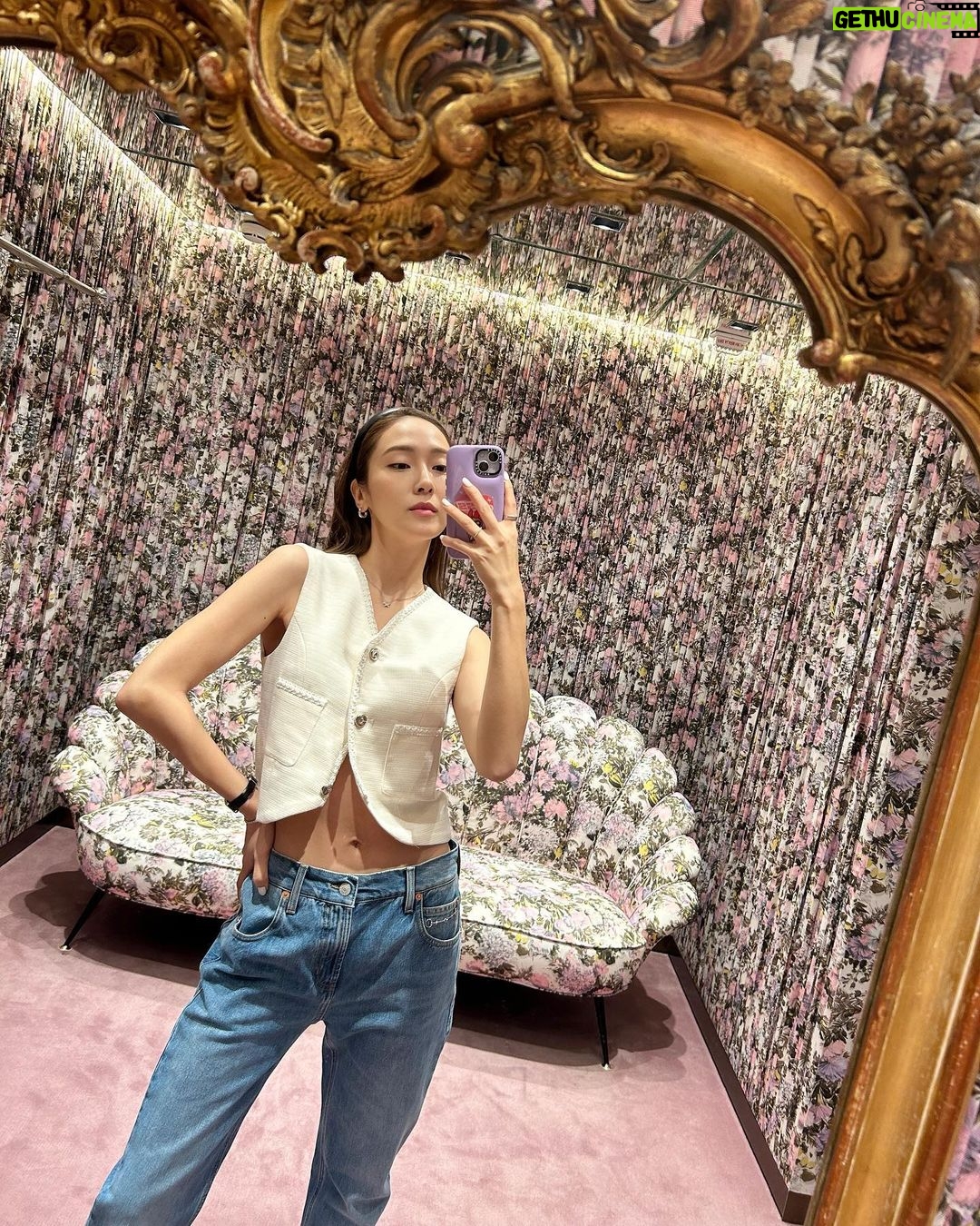 Jessica Jung Instagram - Fitting room selfies๐ธ๐๐ธ๐