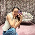 Jessica Jung Instagram – Fitting room selfies📸💜🌸😝