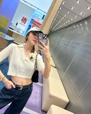 Jessica Jung Instagram - Life lately 🏃🏻‍♀️🌊👭🏻🧁✌🏻☕️🫣🧸🎞️