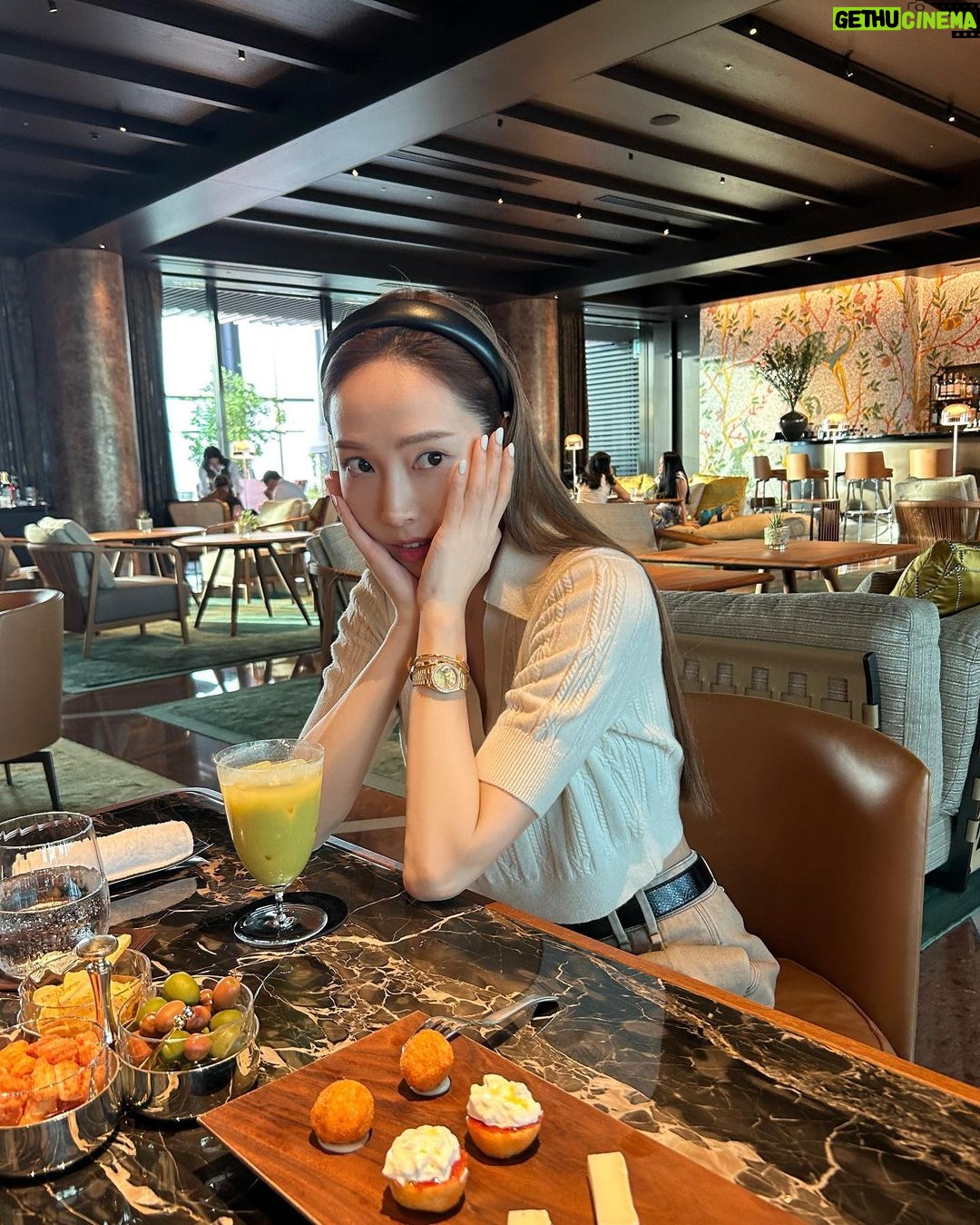 Jessica Jung Instagram - Aperitivo🍵🍃💚 - #BulgariIlRistoranteNikoRomitoTokyo @bulgarihotels