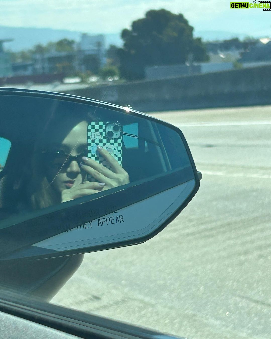 Jessica Jung Instagram - Me just being me 🍔🍟😎💋