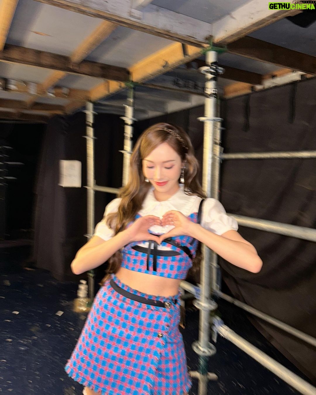 Jessica Jung Instagram - Love is in the air💜🦄🫧