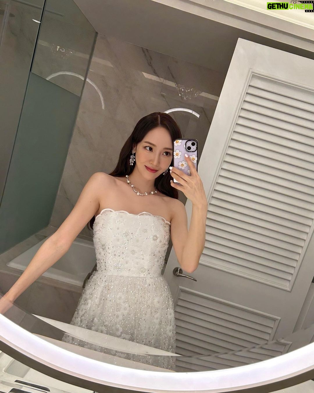 Jessica Jung - 290.4K Likes - Expressions in abundance 😉🥰😛😘