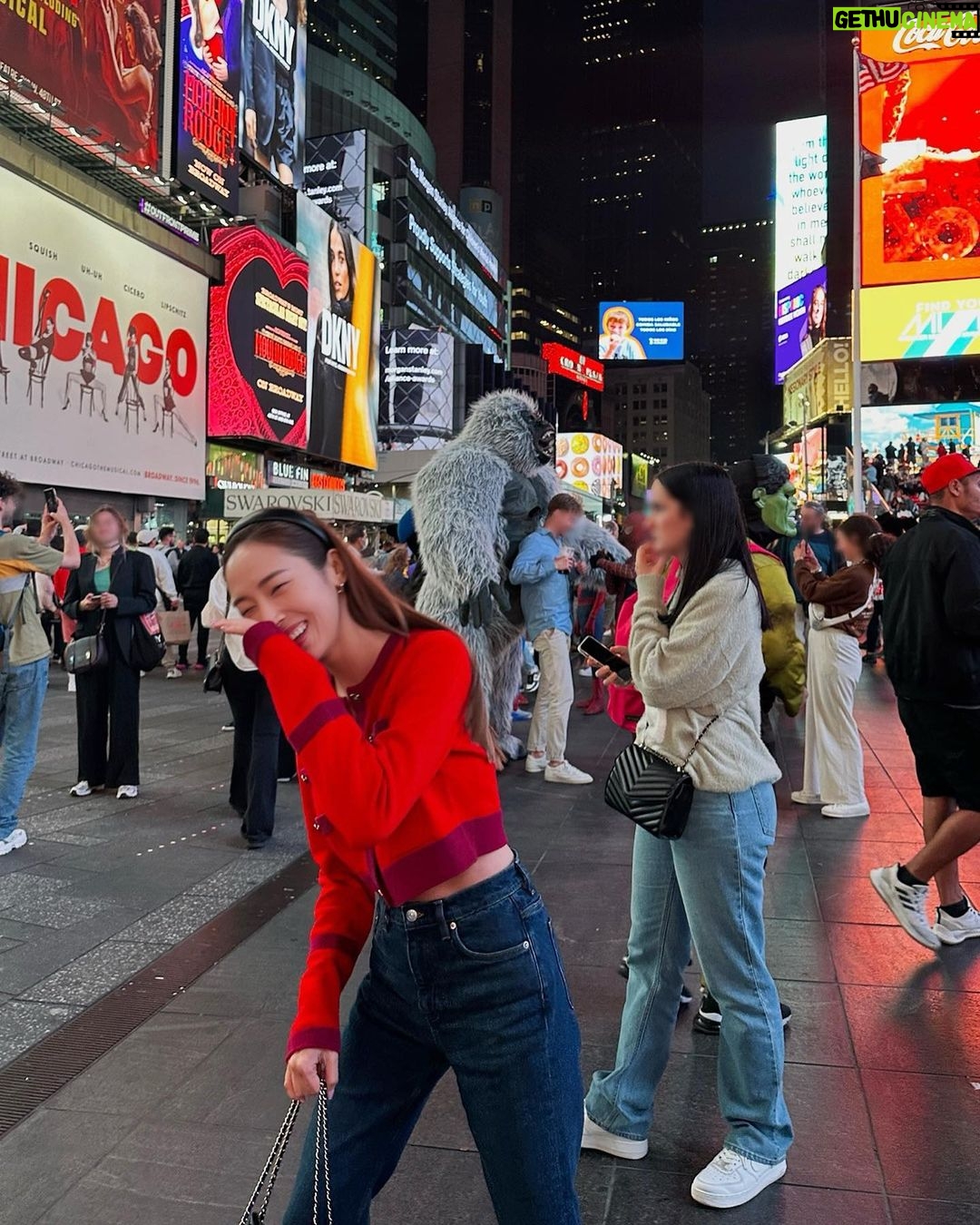 Jessica Jung Instagram - Making new friends in the Big Apple♥️🗽🦍🕸️ New York, New York