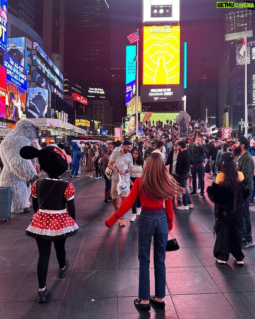 Jessica Jung Instagram - Making new friends in the Big Apple♥️🗽🦍🕸️ New York, New York
