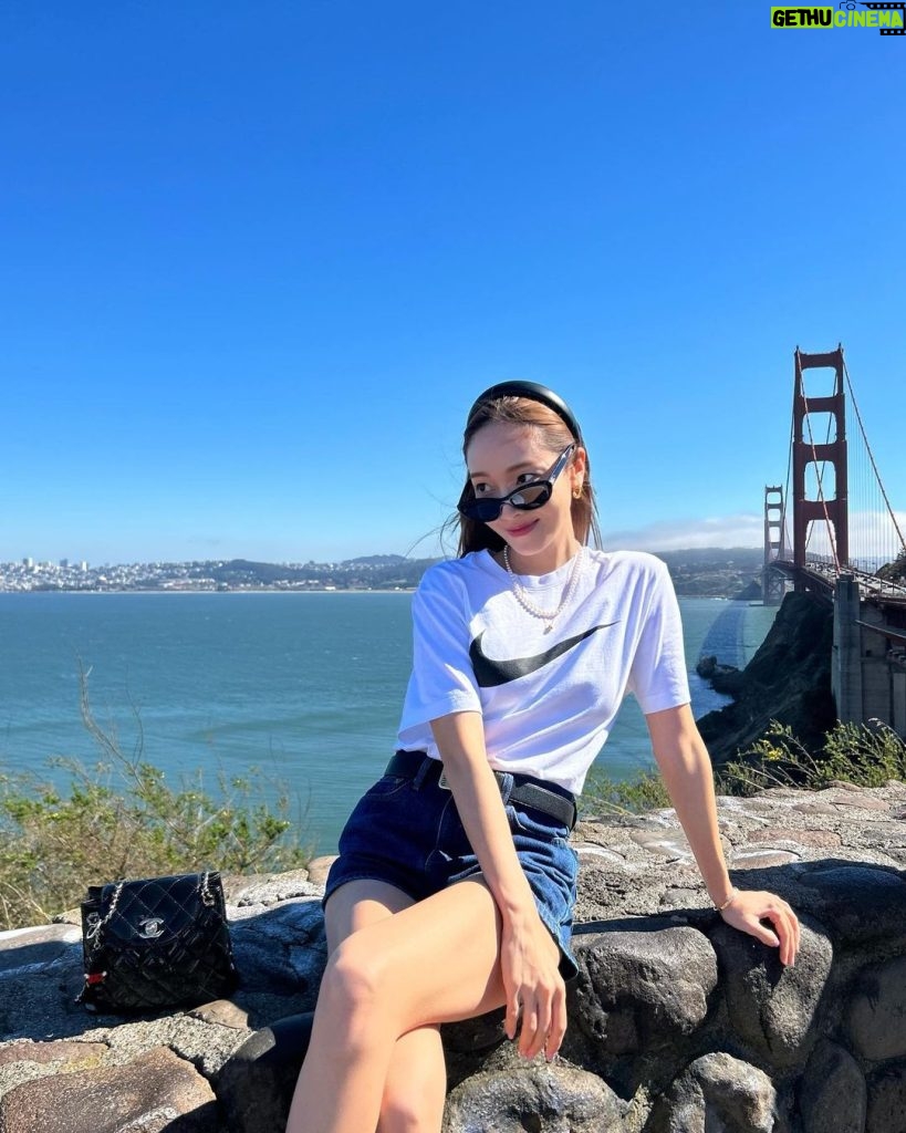 Jessica Jung Instagram - San Francisco street ~ 🎶🌤️🌁 San Francisco, California