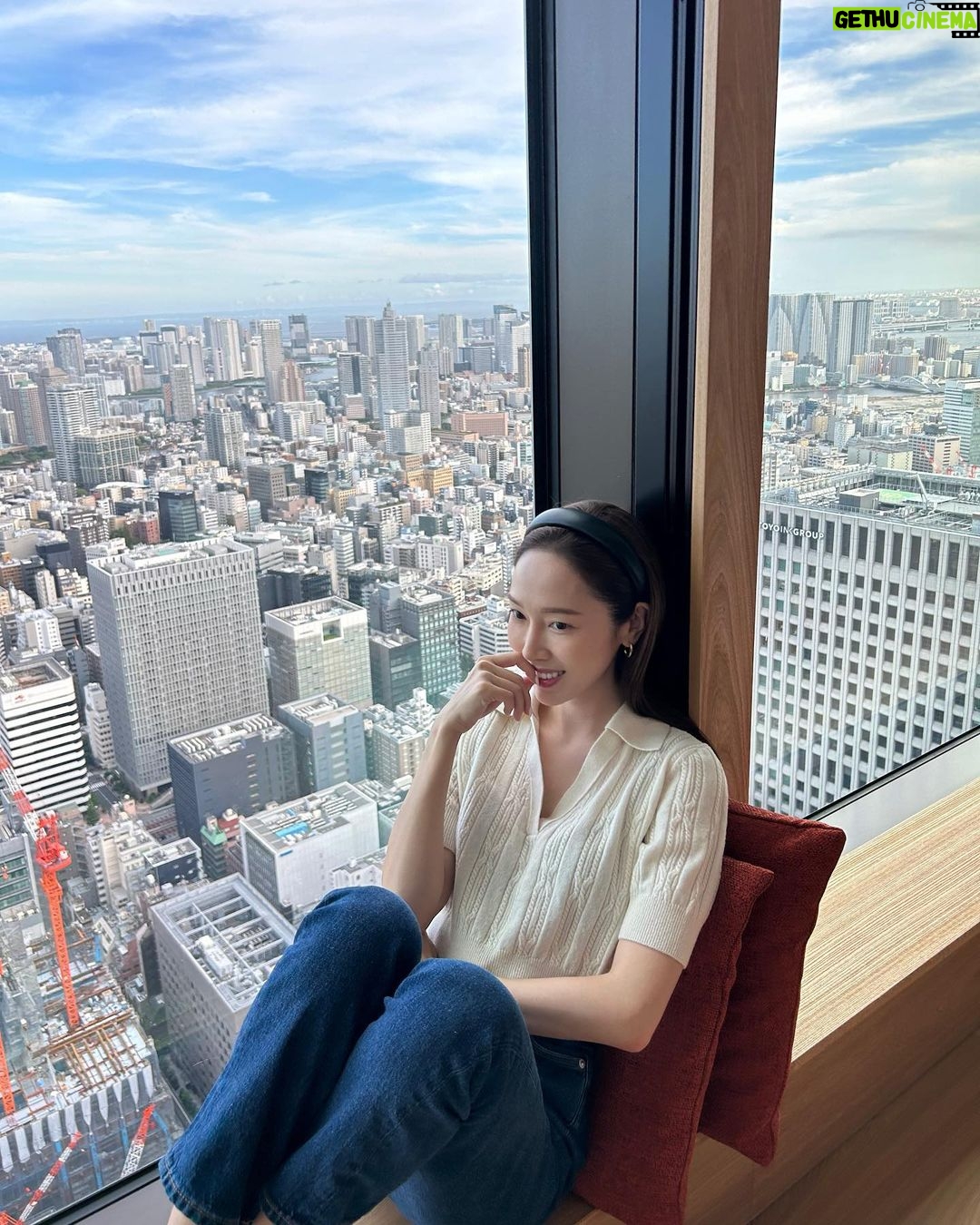 Jessica Jung Instagram - A sweet escape to a skyline full of city lights 🏙️🌤️🦋✨ - @bulgarihotels #bulgarihoteltokyo Tokyo, Japan