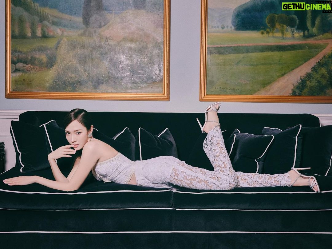 Jessica Jung Instagram - 🛋️🪞🌙✨ #luisaviaromaxbritishvogue #lvrxbv @luisaviaroma @britishvogue Florence, Italy