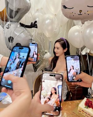 Jessica Jung Instagram - 🎂 - Part 2 
Celebrating meee surrounded by my loved ones🤍 Thank you all for the sweet birthday wishes!🌼🧸🩷