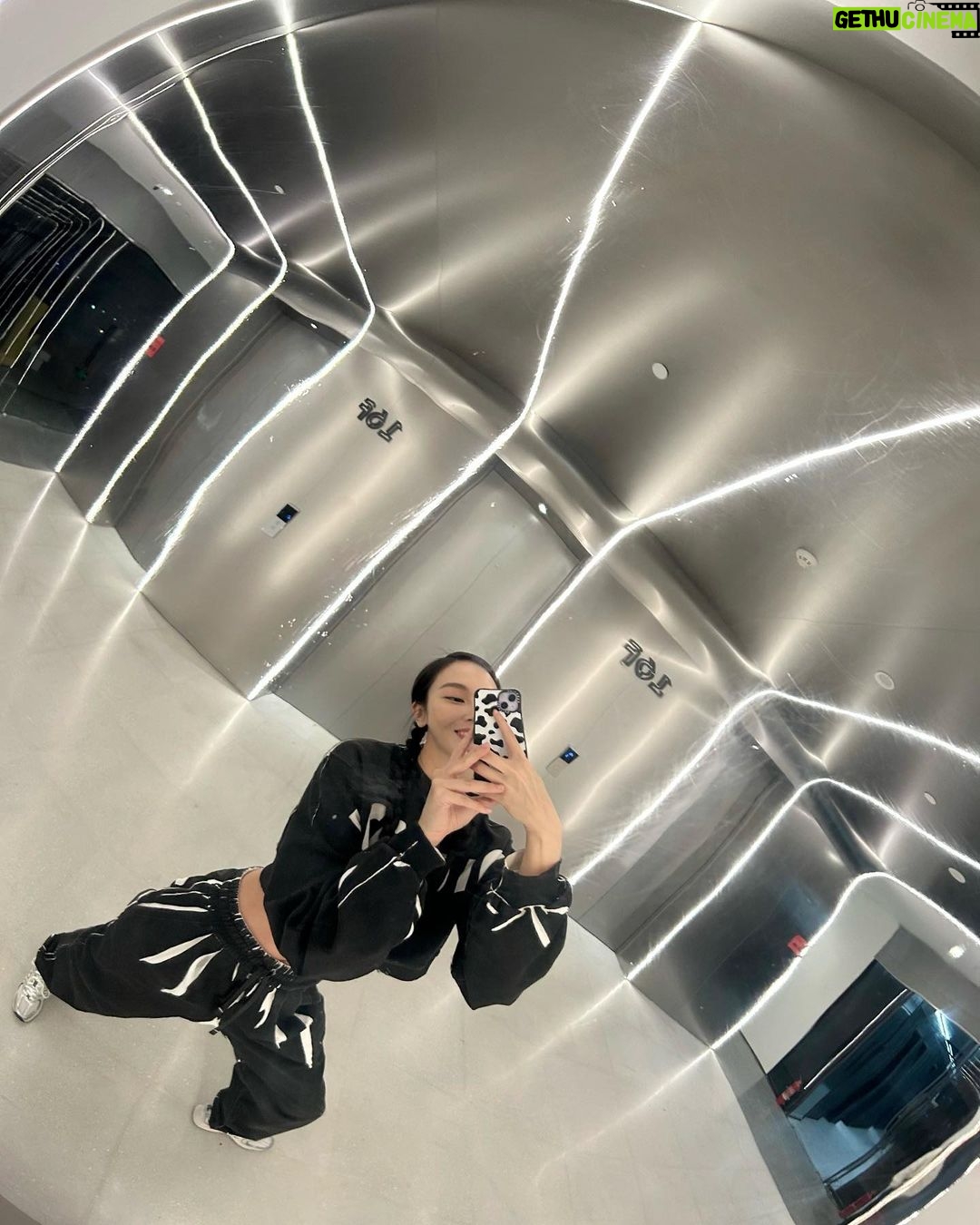 Jessica Jung Instagram - Happy #Wednesday everyone πΈπ€