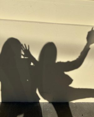 Jessica Jung Instagram - Hey SF, we’re back✌🏻👭🏻🌤️🍷📚