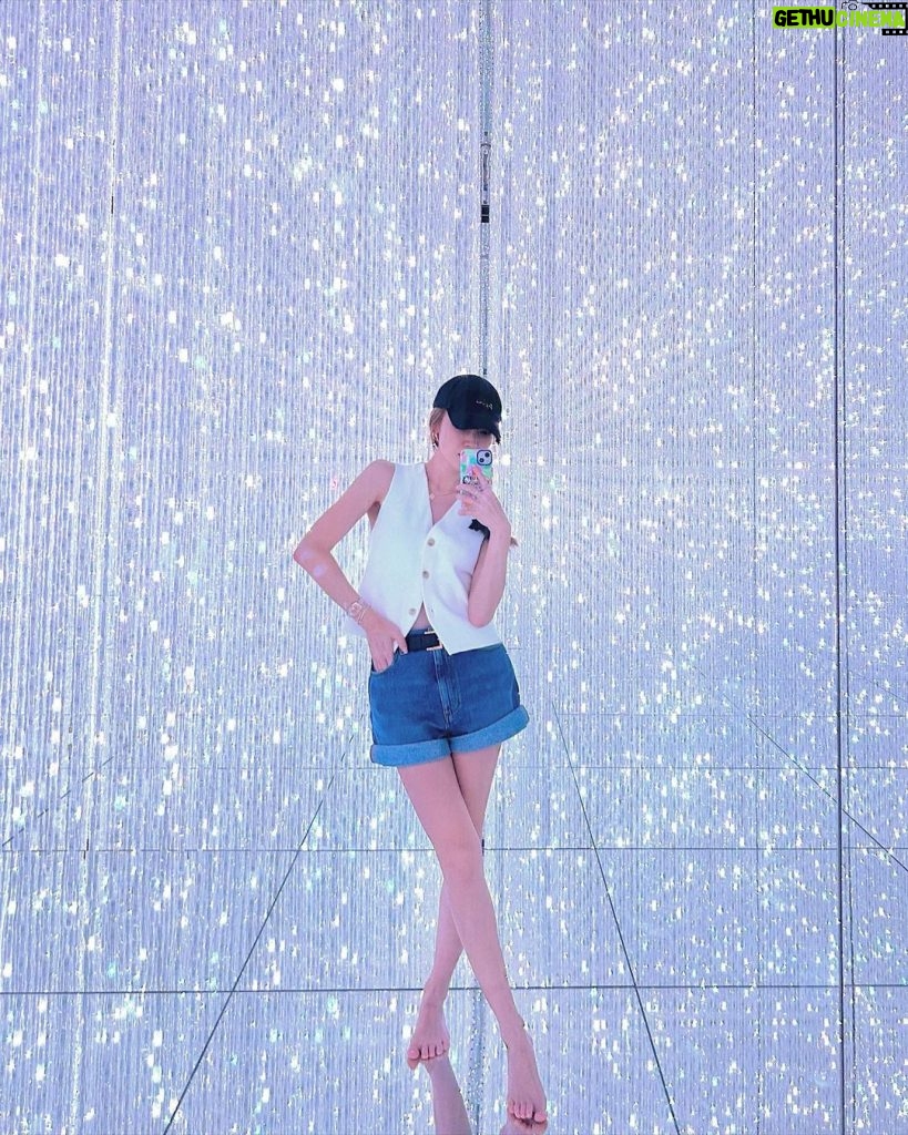 Jessica Jung Instagram - ✨💫☁️🪐🌷🌸 Tokyo, Japan