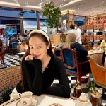 Jessica Jung Instagram - Coffee o’ clock☕️🍫🍓🍰🤎 Singapore