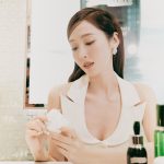 Jessica Jung Instagram - Do you believe in miracles?🤍🌊✨ #miraclebroth #lamerpartner @lamer Singapore