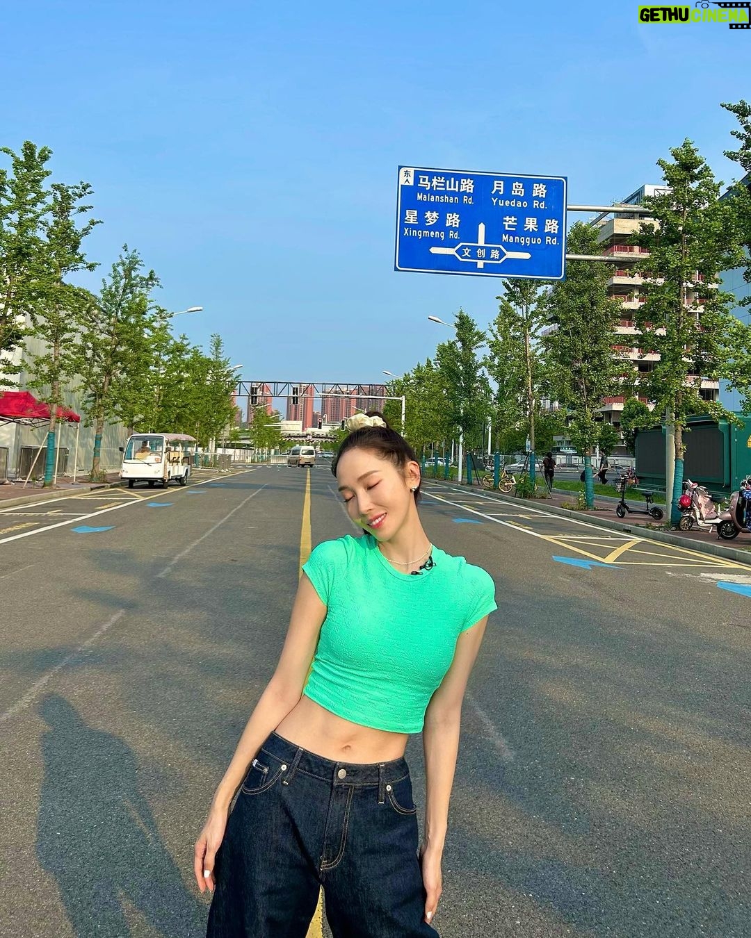 Jessica Jung Instagram - Iβll be the mint to your chocolate chipππ«π¦ππ»ββοΈπ