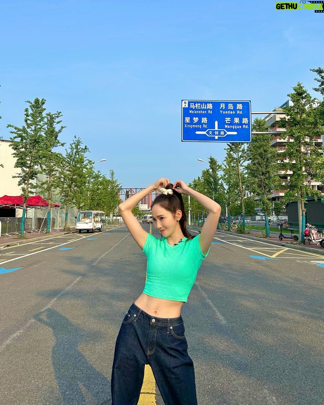 Jessica Jung Instagram - Iβll be the mint to your chocolate chipππ«π¦ππ»ββοΈπ
