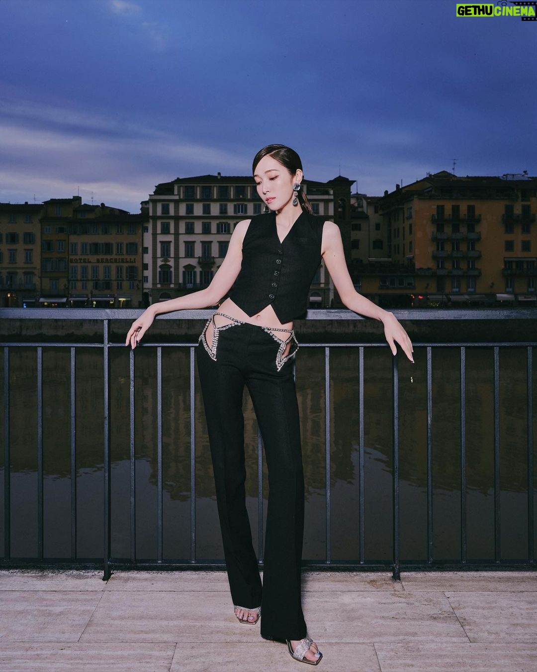Jessica Jung Instagram - Last night🌙✨ @luisaviaroma @britishvogue #LuisaViaRomaxBritishVogue #lvrxbv Florence, Italy