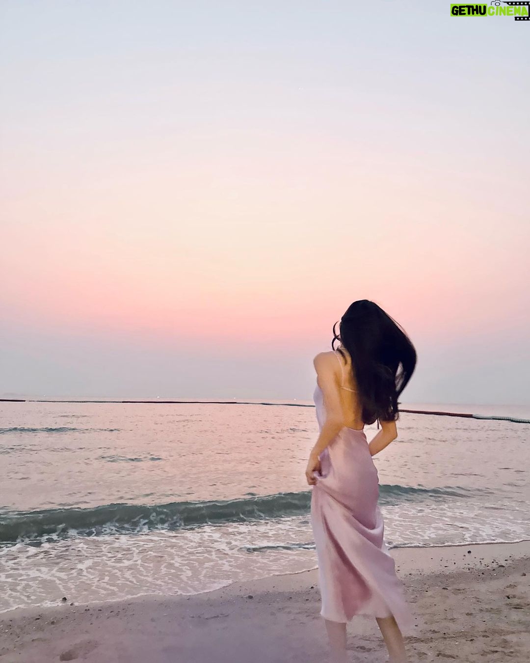 Jessica Jung Instagram - Rainbow Sherbet Sky🌈🫧🩷🧜🏻♀️🌊✨