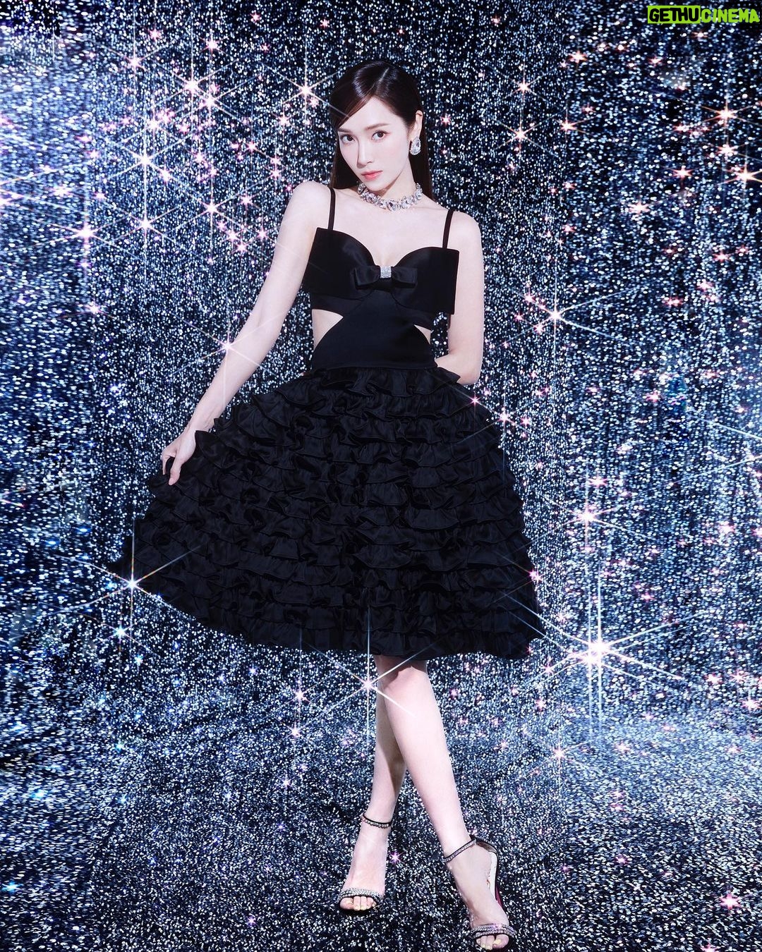 Jessica Jung Instagram - Hi Sparkles🖤✨ (new vlog coming 🔜😉) #jessicaland