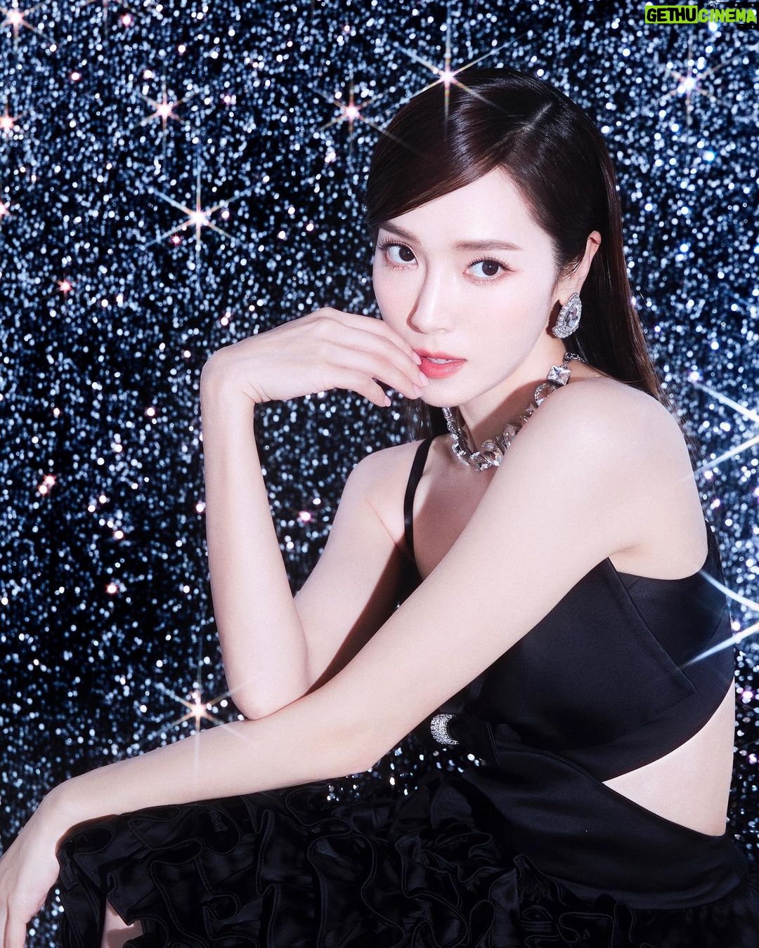 Jessica Jung Instagram - Hi Sparkles🖤✨ (new vlog coming 🔜😉) #jessicaland