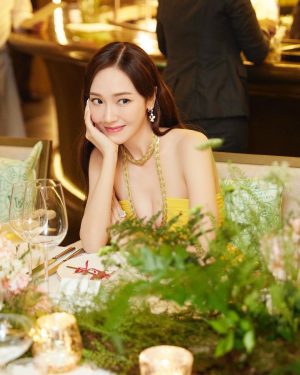 Jessica Jung Instagram - Celebrating at the House of Astor with @stregishotels ✨
#StRegis #LiveExquisite #HouseOfCelebration #ad