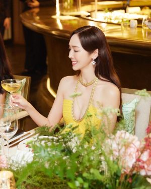 Jessica Jung Instagram - Celebrating at the House of Astor with @stregishotels ✨
#StRegis #LiveExquisite #HouseOfCelebration #ad
