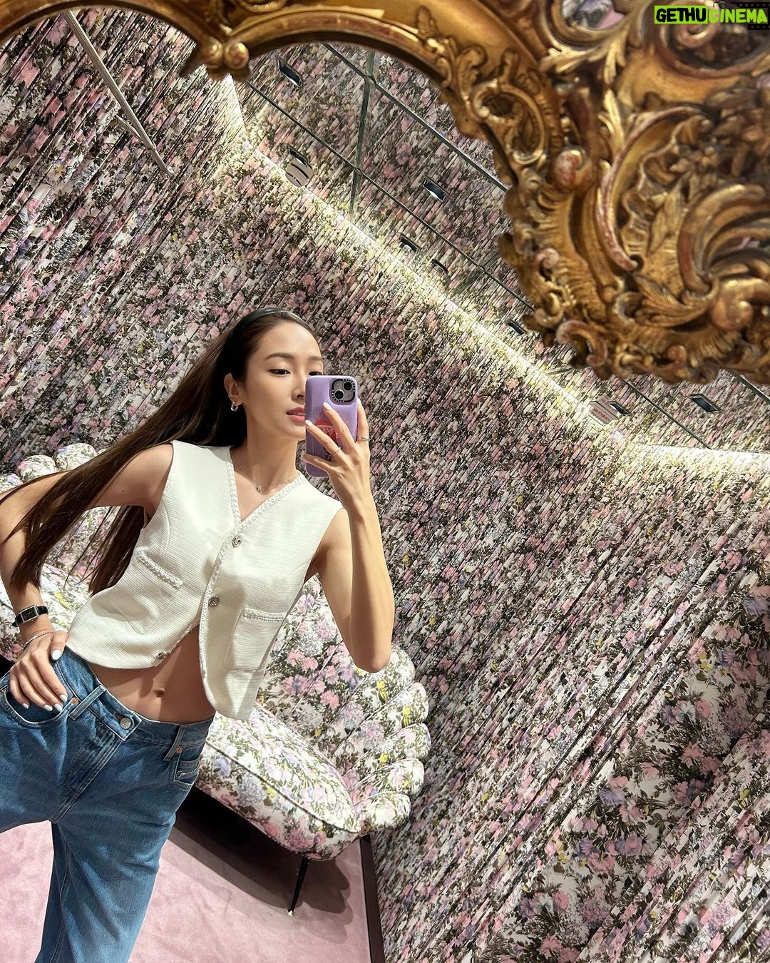 Jessica Jung Instagram - Fitting room selfies๐ธ๐๐ธ๐